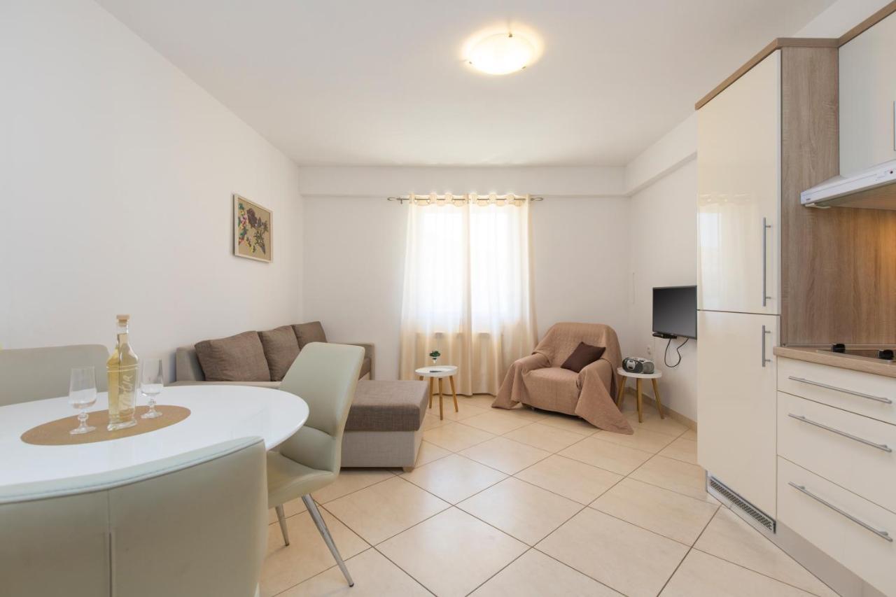 Apartmani Xenia & Desiderio Buzet Exterior photo