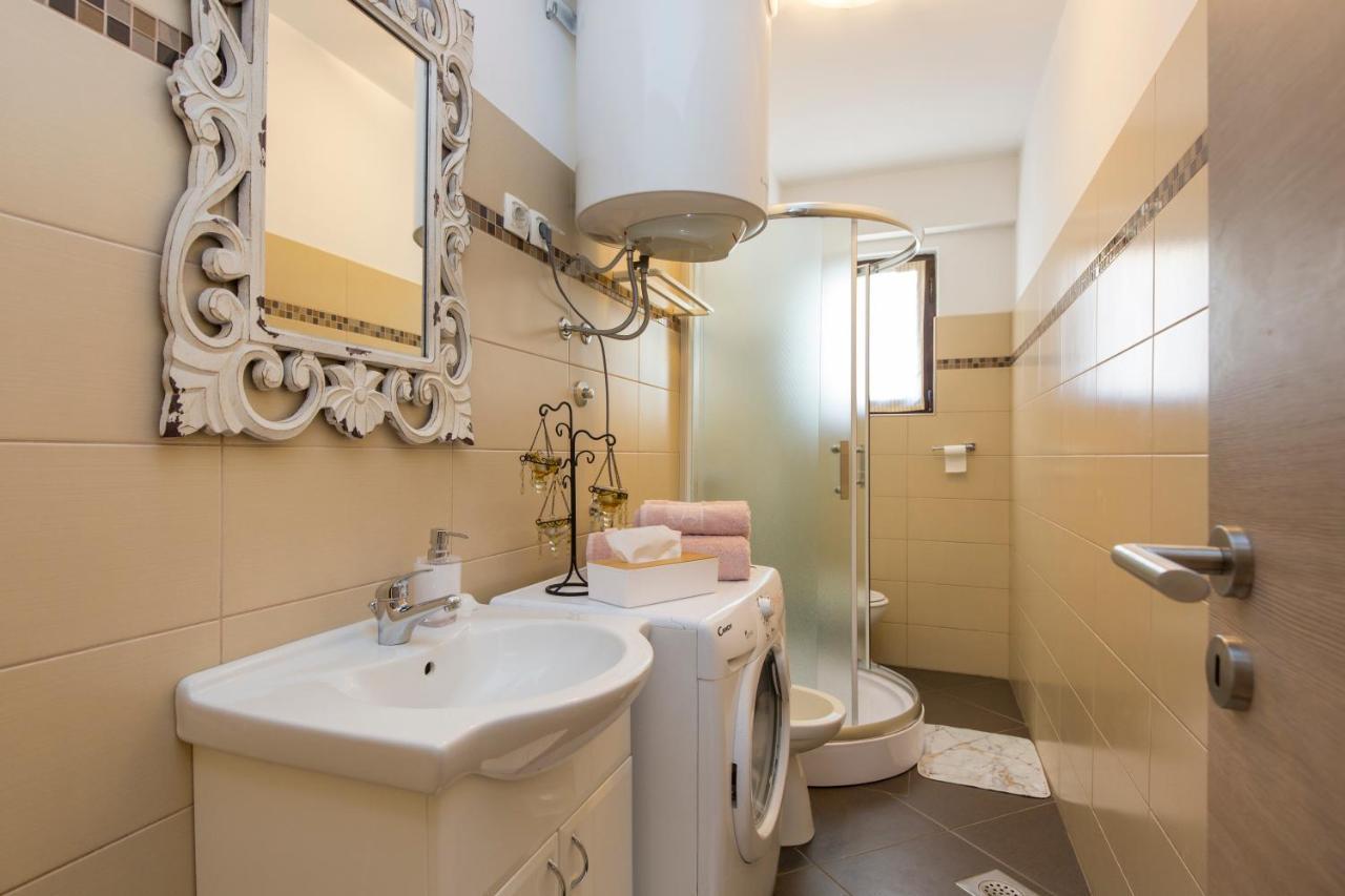 Apartmani Xenia & Desiderio Buzet Exterior photo